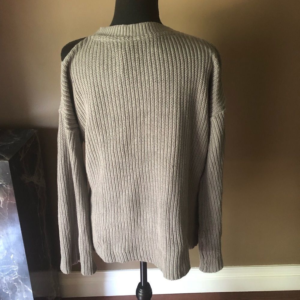 Design Lab Sweater w/ one cold shoulder - Picture 3 of 4